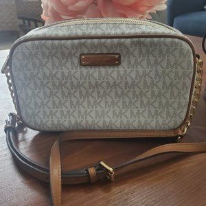 Michael Kors Signature Jet Set East West Crossbody